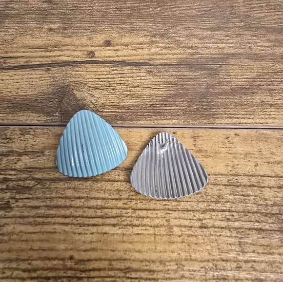 Teal and silver tone textured earrings - Picture 3 of 5